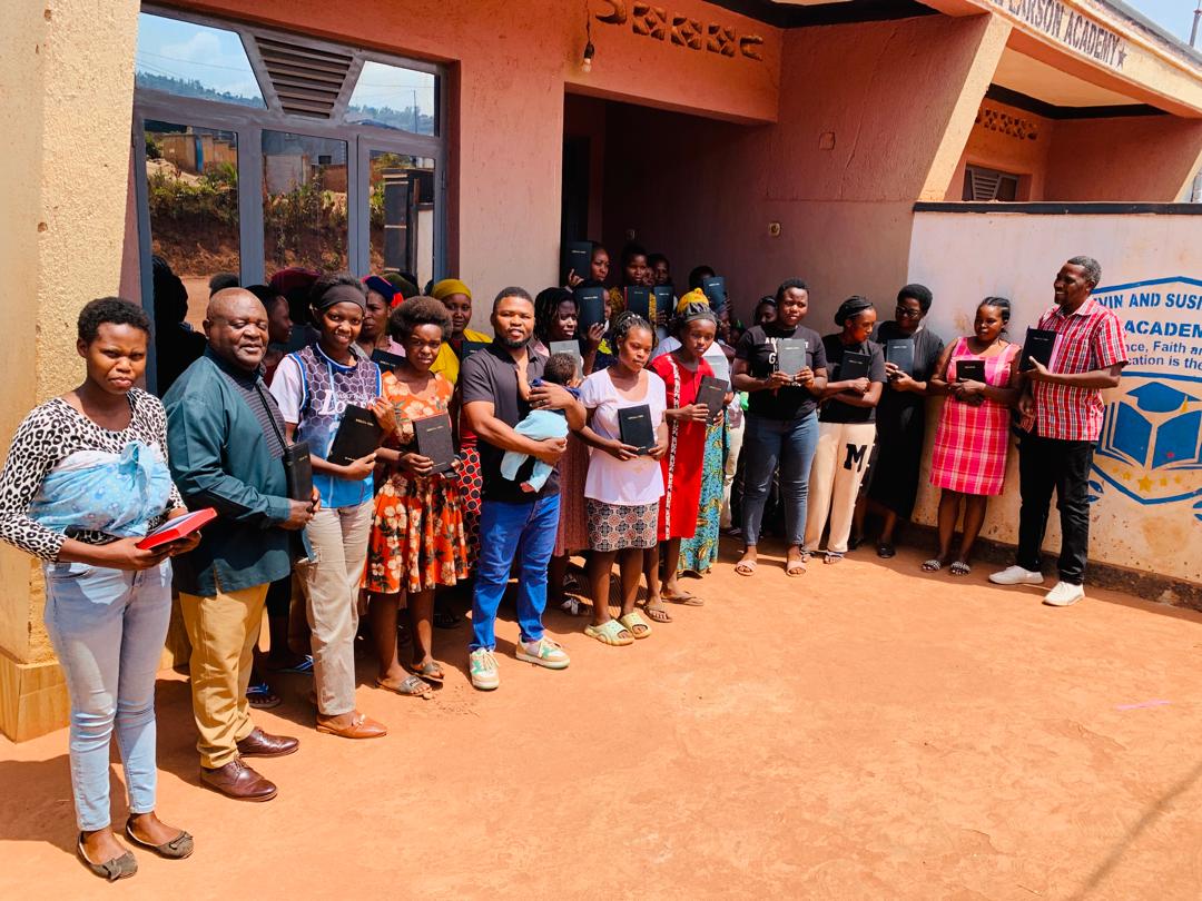 Full Life Initiative yahaye Bibiliya abagize Twiyubake Project mu rugendo rwo gukura mu kwizera no guhindura ubuzima